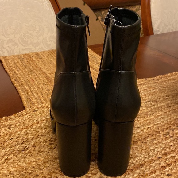 HOUSE OF HARLOW 1960
ANKLE PLATFORM
BOOTS BLACK NEW size 8/5. #2 - Picture 5 of 15